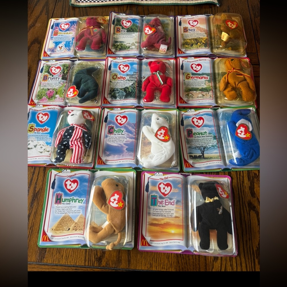 🆕 2000 McDonald’s set. Set of 11.